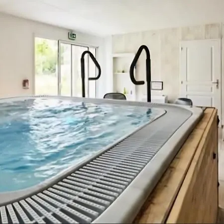 Holiday home Maison De Vacances, Piscine Et Jardin - A 5 Min En Voiture