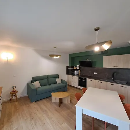 Maison De Vacances, Piscine Et Jardin - A 5 Min En Voiture Holiday home